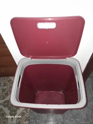 Cubo de almacenaje Ikea rojo