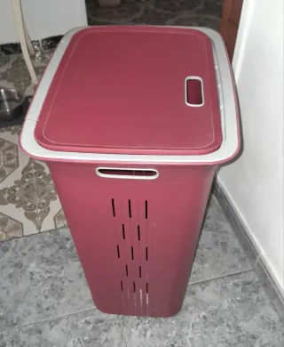 Cubo de almacenaje Ikea rojo