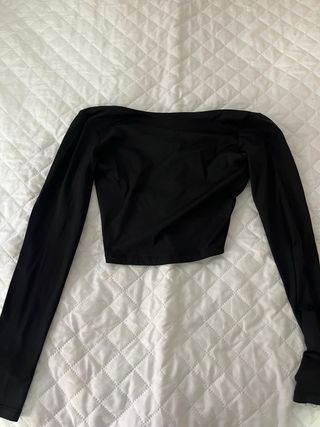 Top manga larga escote espalda