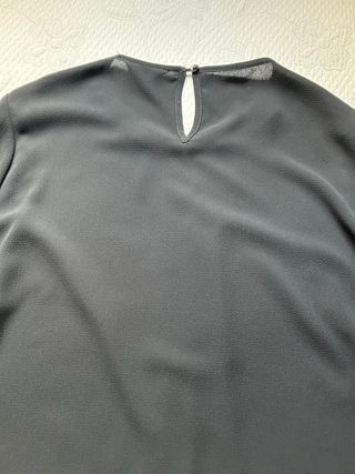 Camisa negra con tachuelas