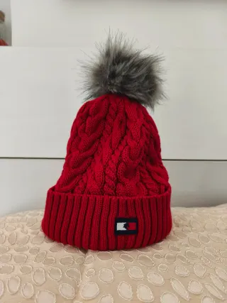 Cappello Tommy Hilfiger rosso con pon pon taglia