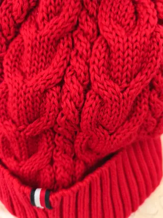 Cappello Tommy Hilfiger rosso con pon pon taglia