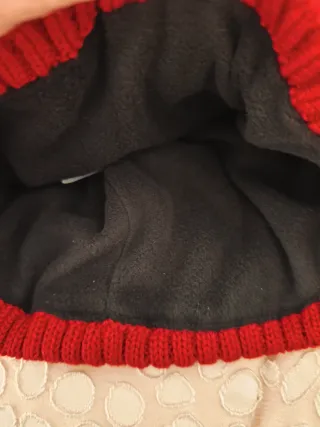 Cappello Tommy Hilfiger rosso con pon pon taglia