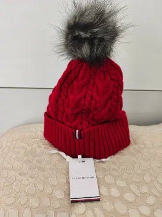 Cappello Tommy Hilfiger rosso con pon pon taglia