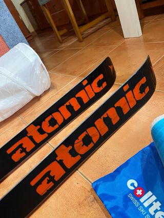 Esquís de travesía Atomic Freetrack + pieles
