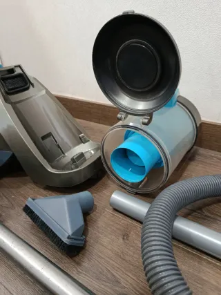 Aspirador ALFA 2000W max. SIN BOLSA. Como NUEVO