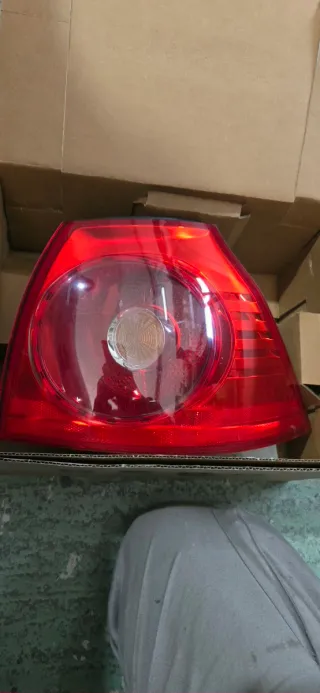 Piloto trasero derecho Golf 5