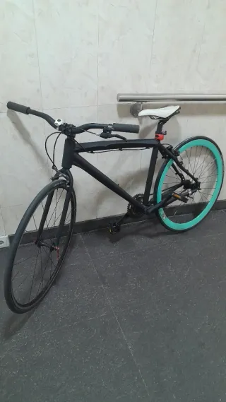 Bicicleta Fixie Negra Rueda Turquesa