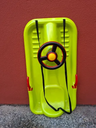 Trineo de nieve infantil con volante