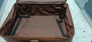 Maleta de viaje de piel con ruedas