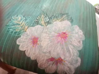 Banco hecho a mano con flores