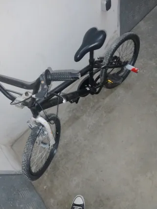 Bicicleta BMX negra