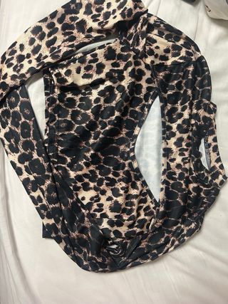 Top leopardo manga larga con abertura