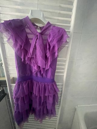 Vestito viola con ruches e fiocco scatola 32