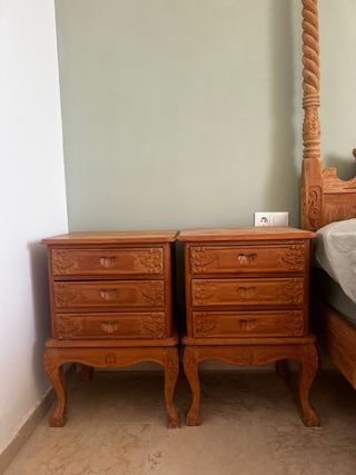 Estructura cama madera con dosel y mesita de noche