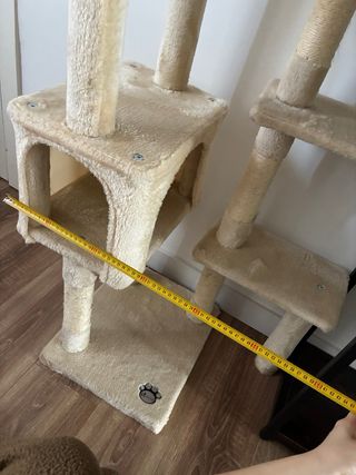 Árbol para gatos beige