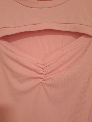 Blusa rosa con escote y fruncido