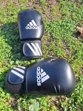 Guantes de boxeo Adidas negros