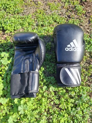 Guantes de boxeo Adidas negros