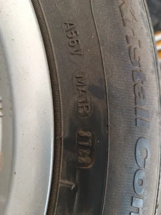 Llantas Nissan con neumáticos