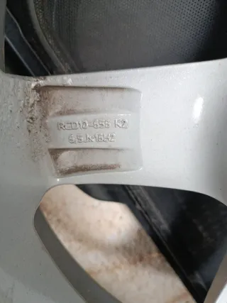 Llantas Nissan con neumáticos