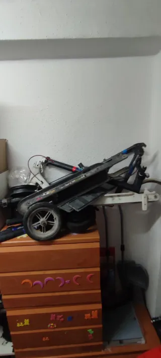 13 Patinetes Eléctricos Xiaomi con muchas piezas.