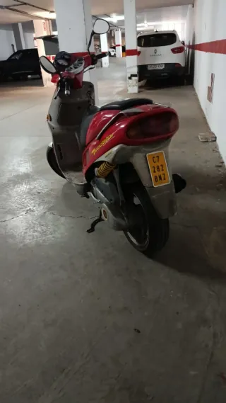 Moto Derbi Predator Roja