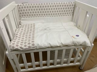 Minicuna colecho blanca con ruedas