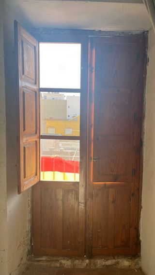 Puerta de balcon madera maciza