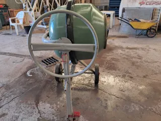 Hormigonera 220W buen estado