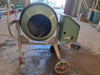 Hormigonera 220W buen estado