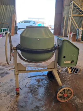 Hormigonera 220W buen estado