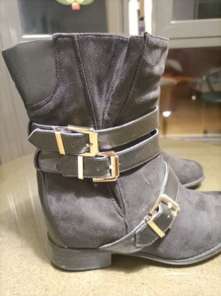 Botines piel ante negro con hebillas