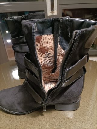 Botines piel ante negro con hebillas