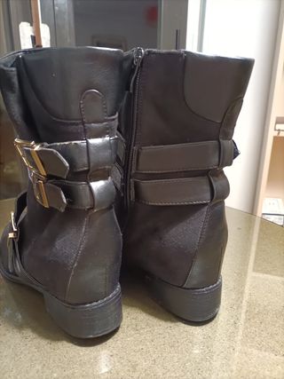 Botines piel ante negro con hebillas