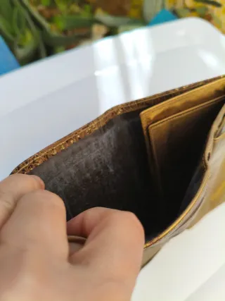 Portafoglio donna effetto coccodrillo oro