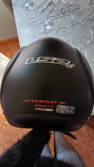 Casco de moto negro como nuevo.
