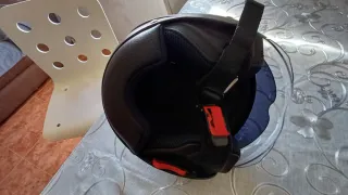 Casco de moto negro como nuevo.