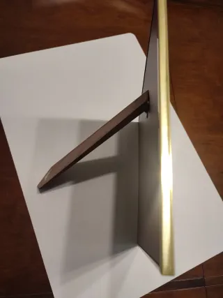 Marco de sobremesa dorado con diseño de bambú