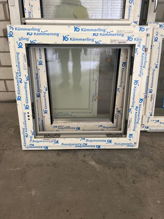 Marco ventana Kömmerling blanco 820x790