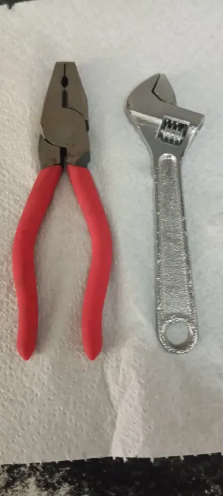 Lote Alicate y Llave Inglesa