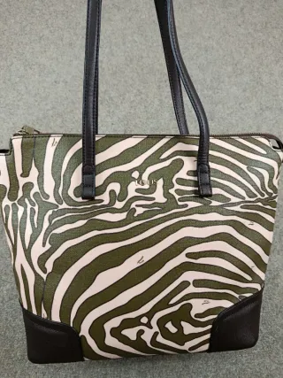 Bolso Tous estampado cebra verde y negro