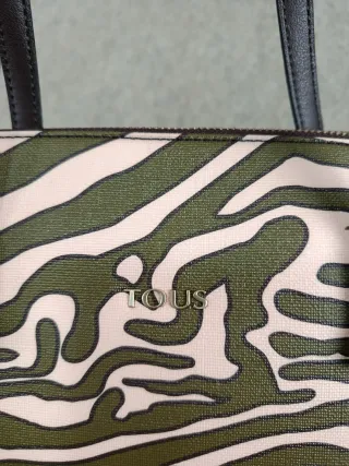 Bolso Tous estampado cebra verde y negro