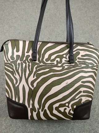 Bolso Tous estampado cebra verde y negro