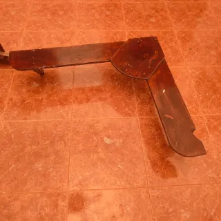 Pareja de estantes rinconeros madera oscura