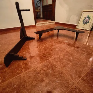 Pareja de estantes rinconeros madera oscura