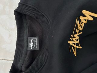 Sweatshirt Stussy Preta Logo Dourado Tamanho L