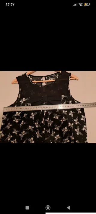 Vestido negro con estampado de mariposas