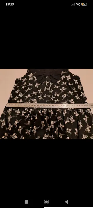 Vestido negro con estampado de mariposas