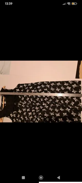 Vestido negro con estampado de mariposas